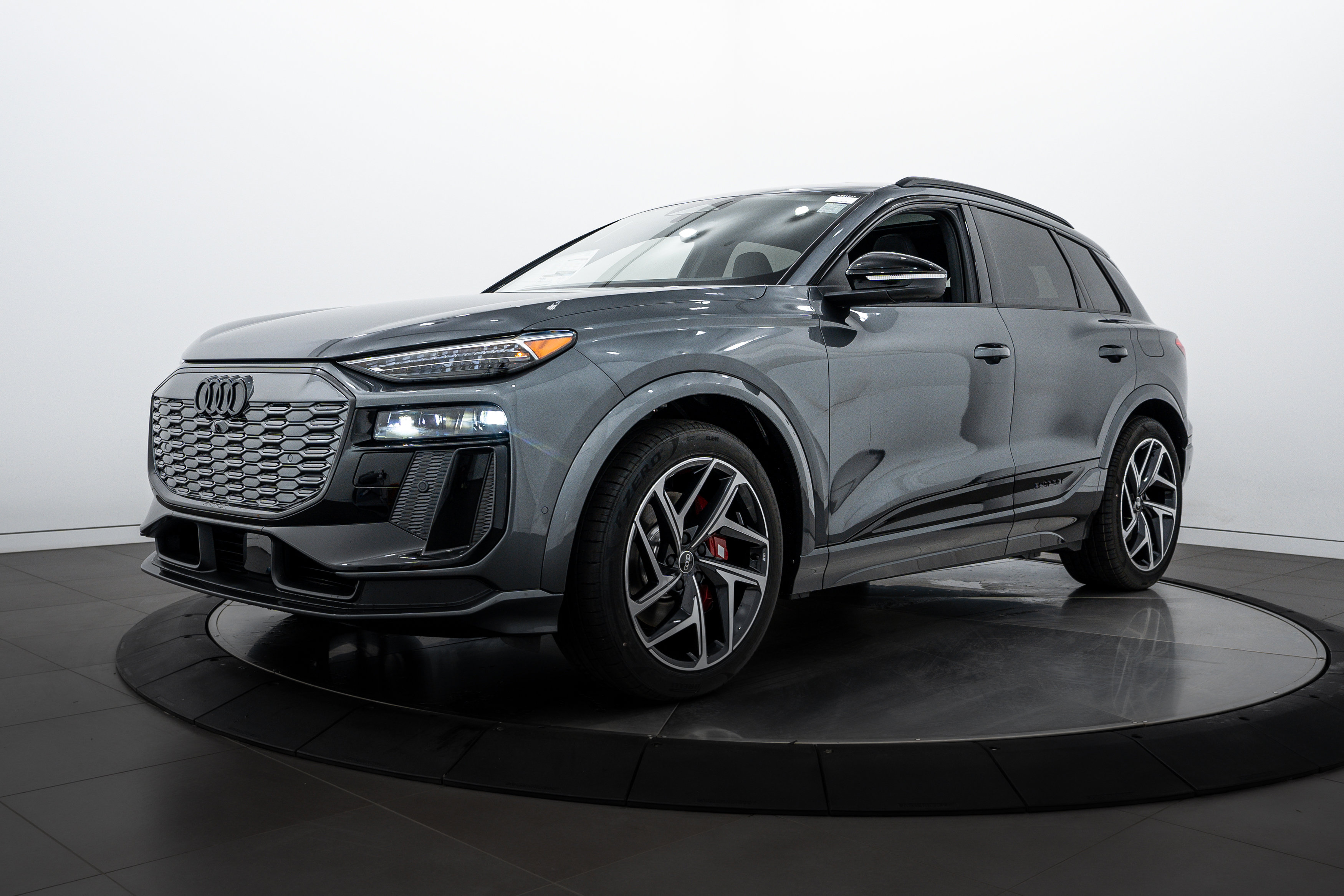 2025 Audi SQ6 photo 5