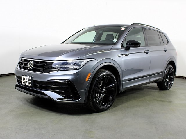 2023 Volkswagen Tiguan SE R-LINE BLACK's photo