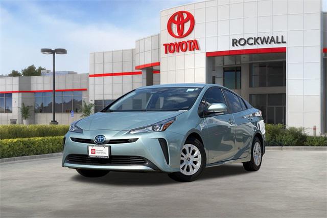 2022 Toyota Prius LE's photo