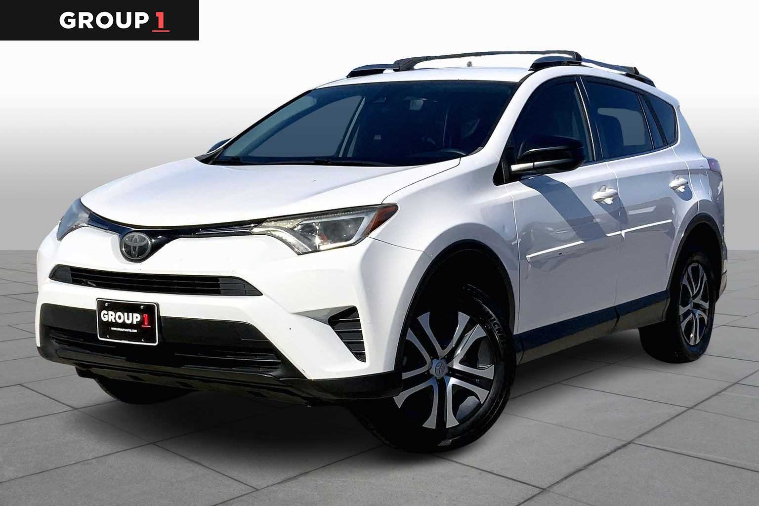 2017 Toyota RAV4 LE's photo