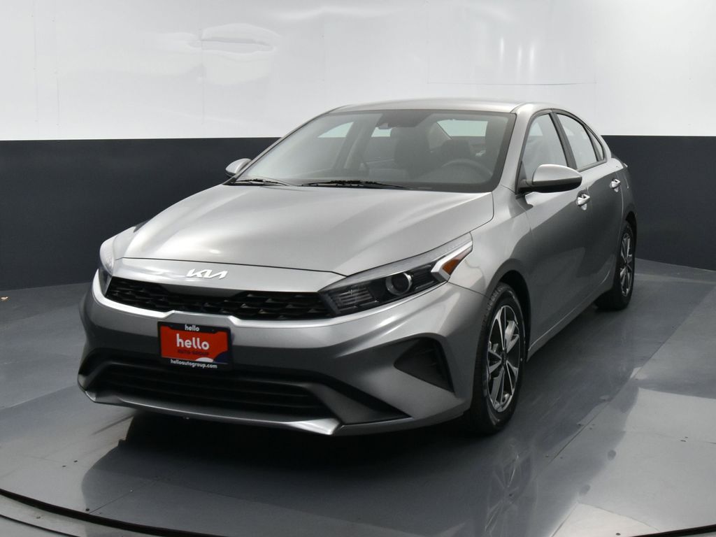 2022 Kia Forte FE LXS photo 2