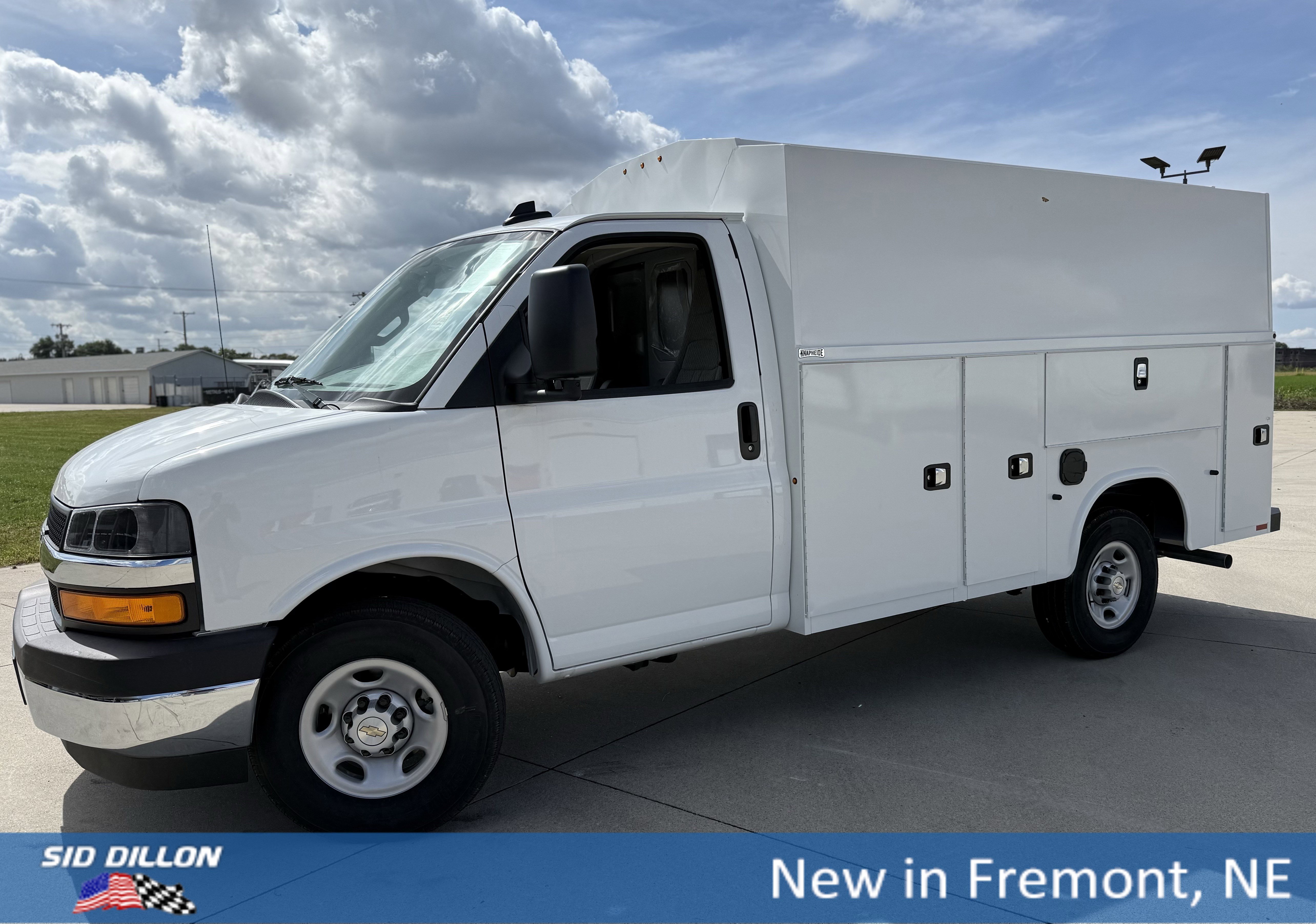 2025 Chevrolet Express Cutaway Base's photo