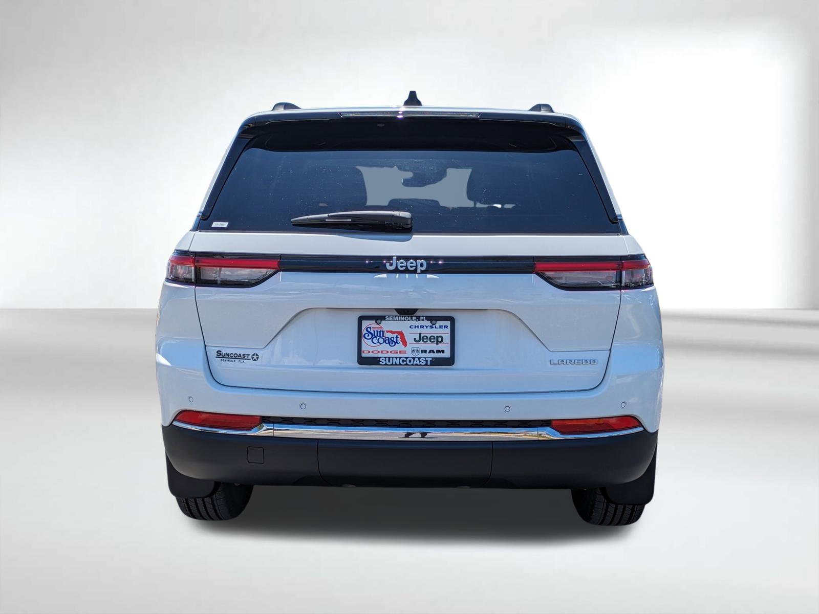 2025 Jeep Grand Cherokee Laredo photo 3