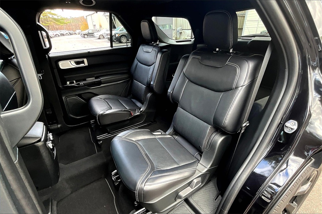 2023 Ford Explorer ST photo 13