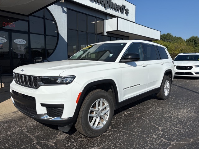 2023 Jeep Grand Cherokee Laredo photo 2
