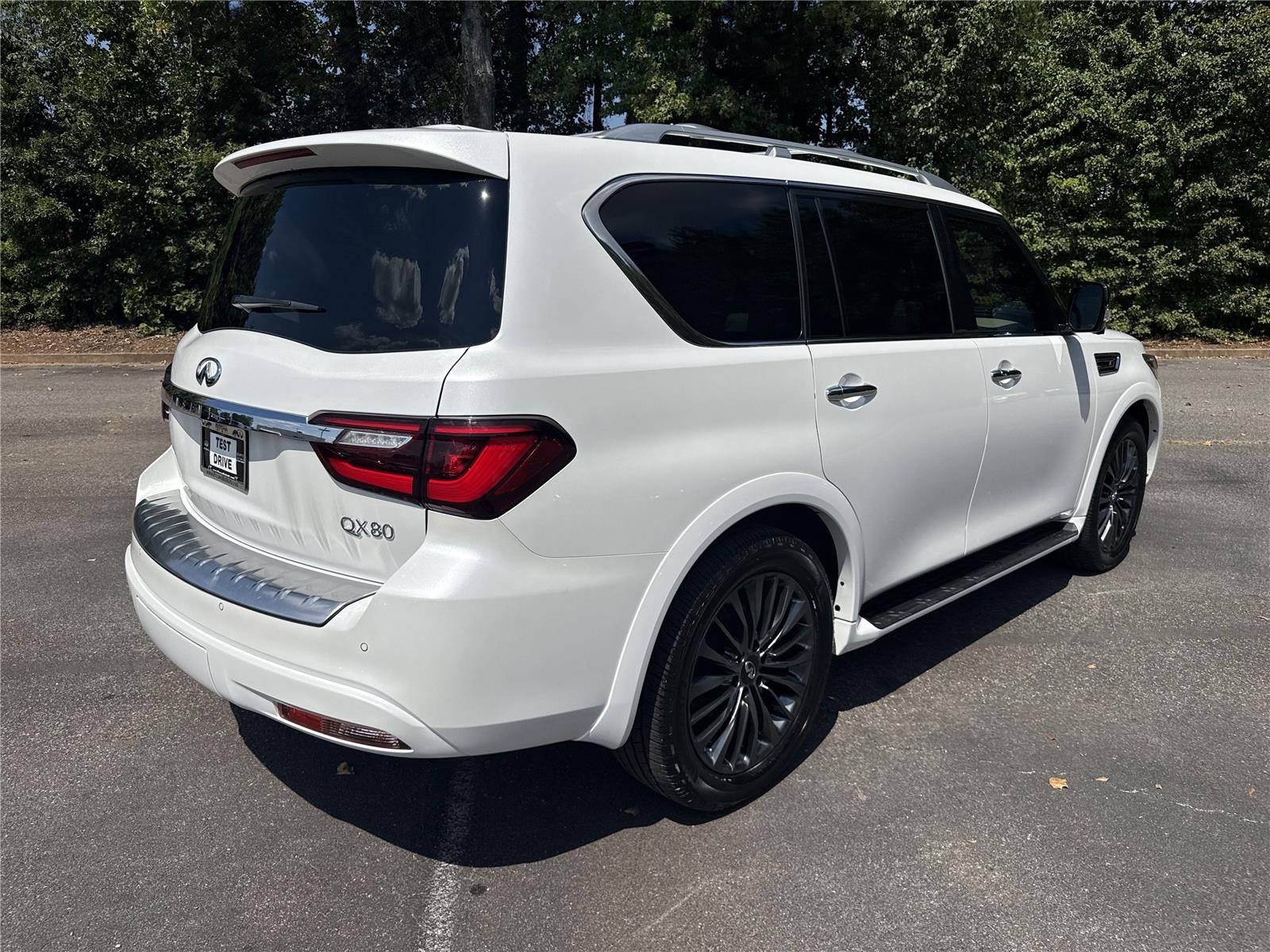 2022 Infiniti QX80 Sensory photo 2