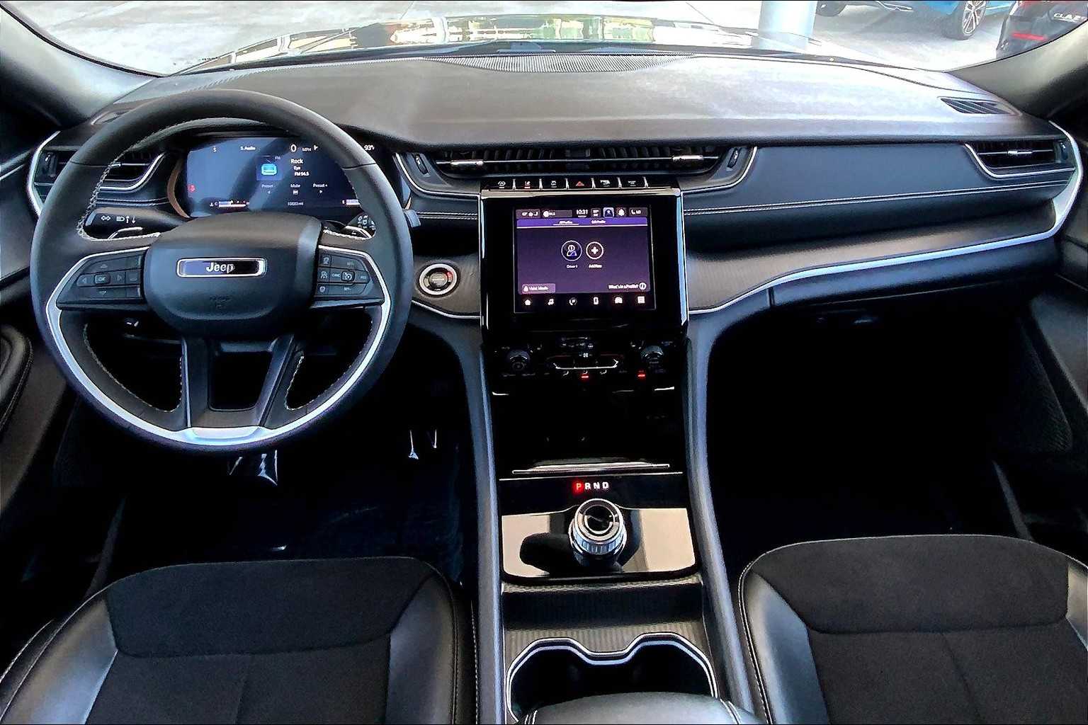 2024 Jeep Grand Cherokee Altitude photo 11