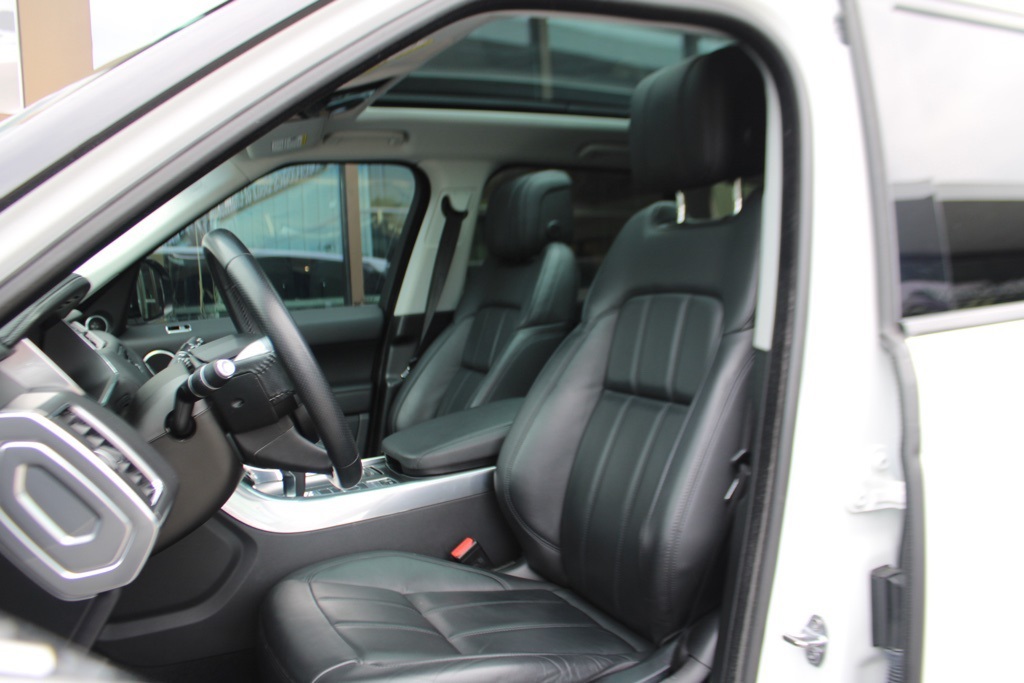 2020 Land Rover Range Rover Sport SE photo 5