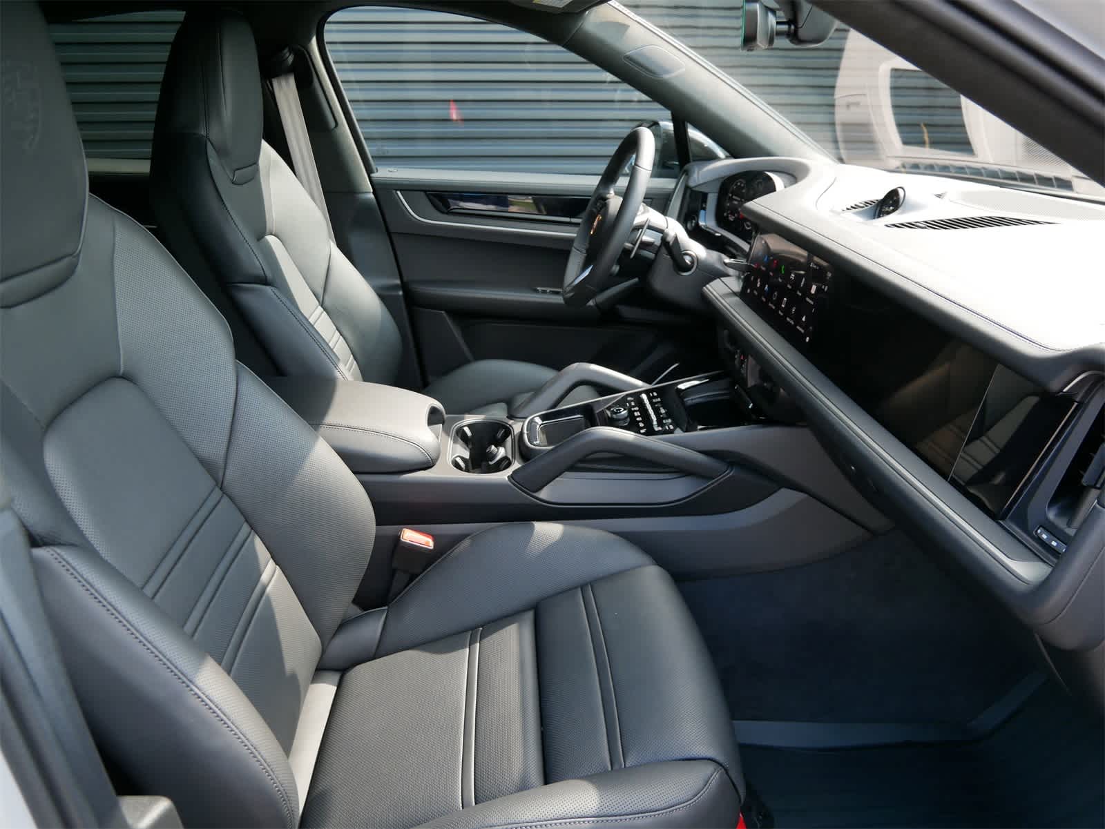 2025 Porsche Cayenne Turbo GT photo 24