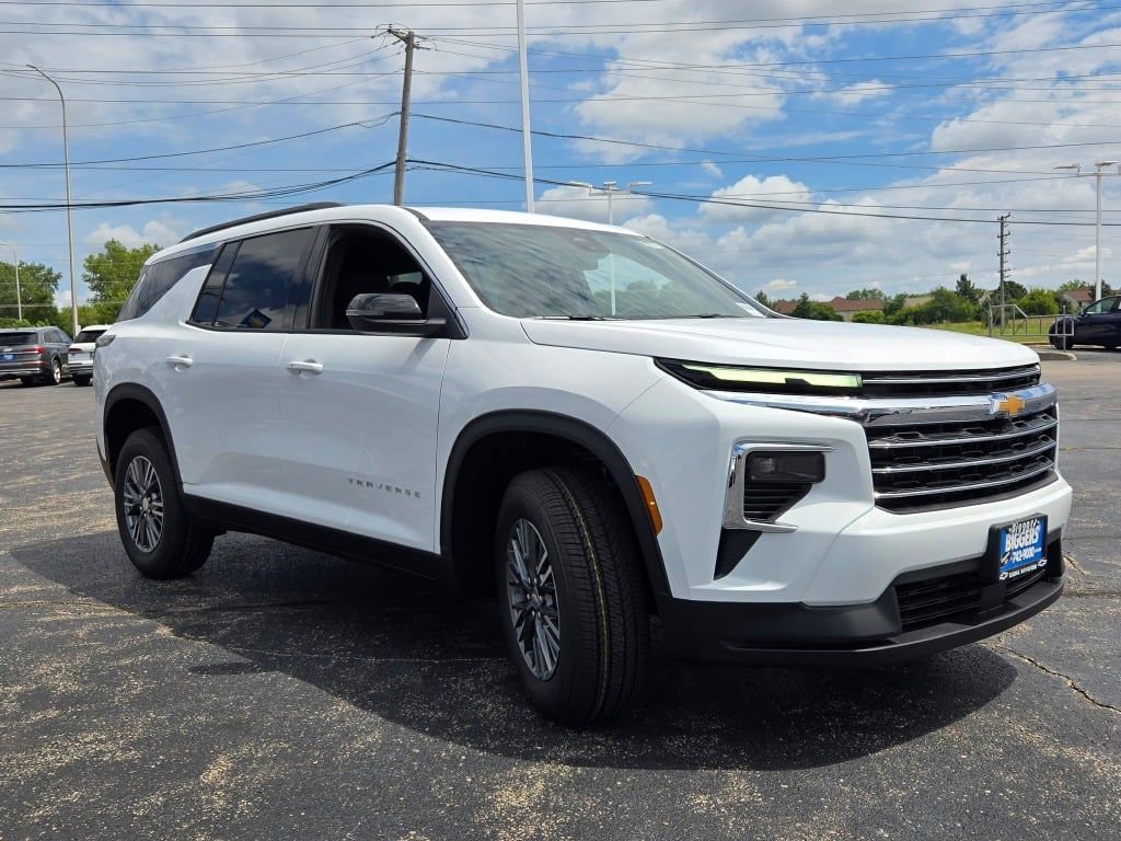 2026 Chevrolet Traverse photo 2