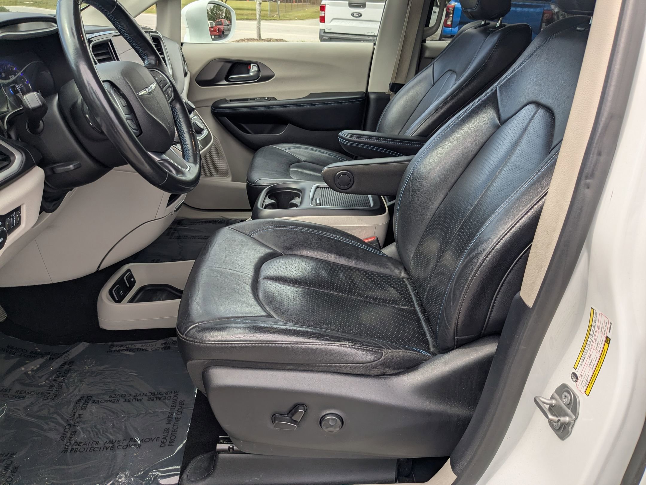 2021 Chrysler Pacifica Touring L photo 12