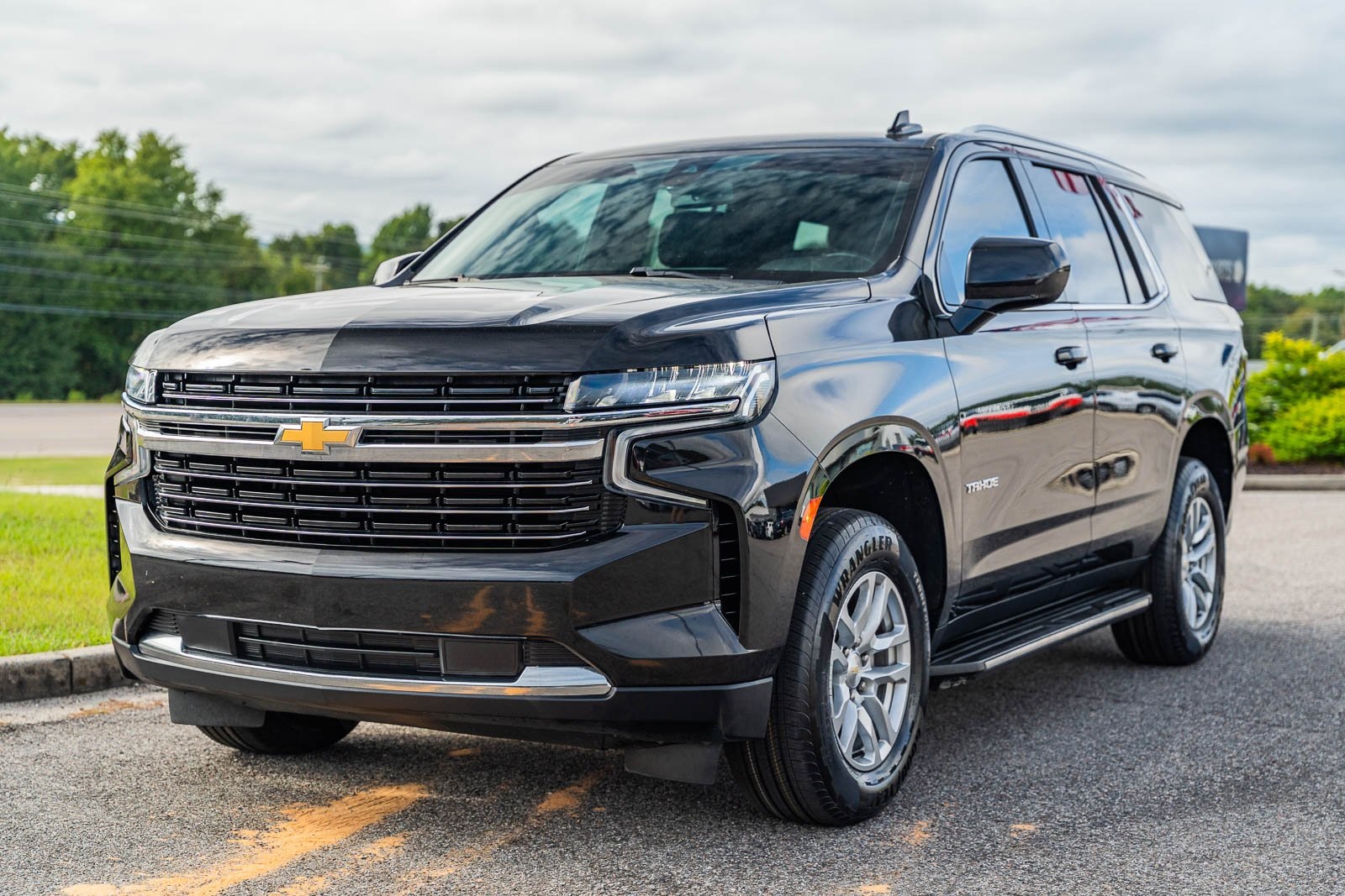 2021 Chevrolet Tahoe LT photo 2