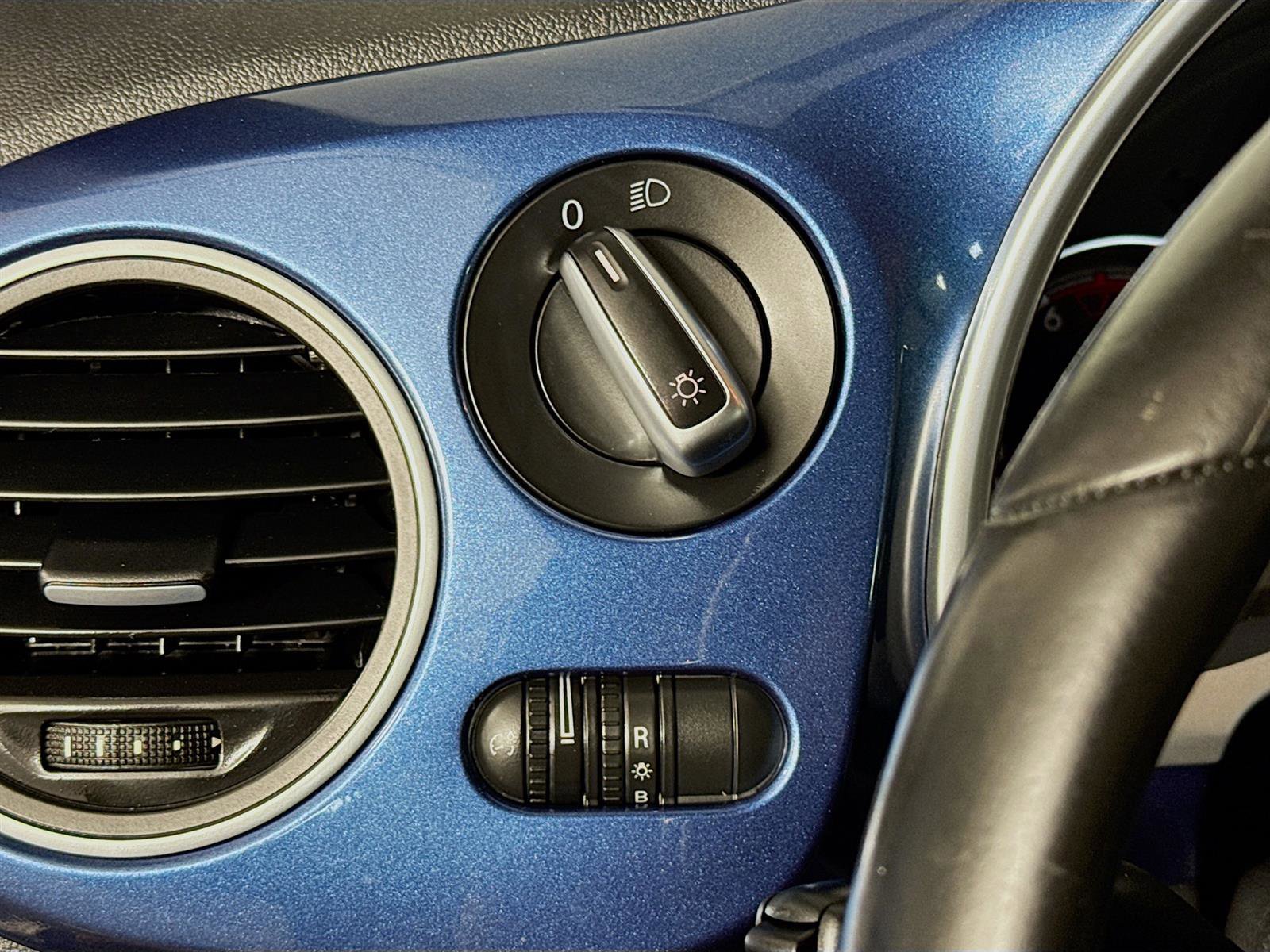 2019 Volkswagen Beetle Convertible S photo 9