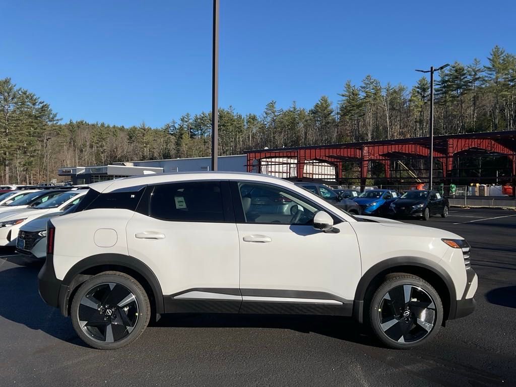 2025 Nissan Kicks SR photo 8