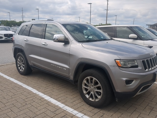Used 2015 Jeep Grand Cherokee Limited with VIN 1C4RJFBG2FC205960 for sale in Crown Point, IN