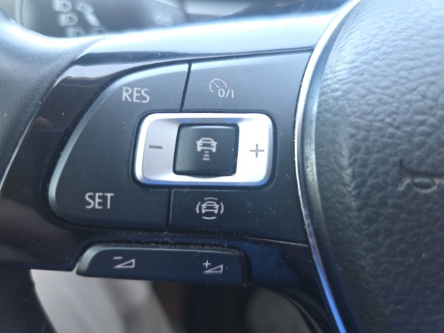 2020 Volkswagen Tiguan SE photo 17