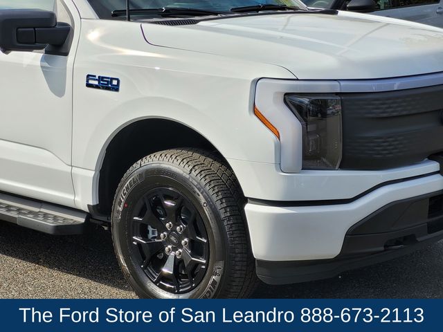 2025 Ford F-150 Lightning XLT photo 9