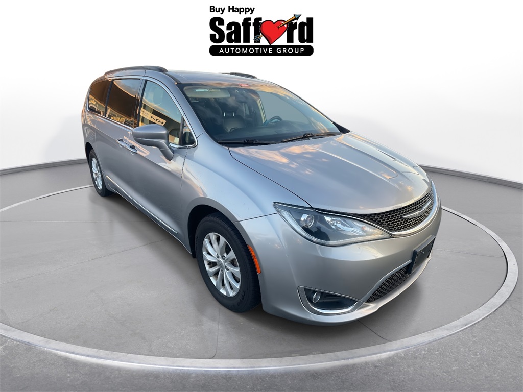 2017 Chrysler Pacifica Touring L photo 3