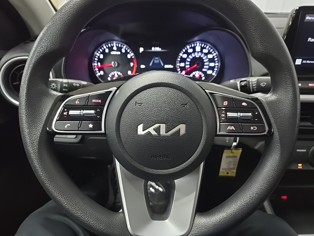 2023 Kia Forte LXS photo 17