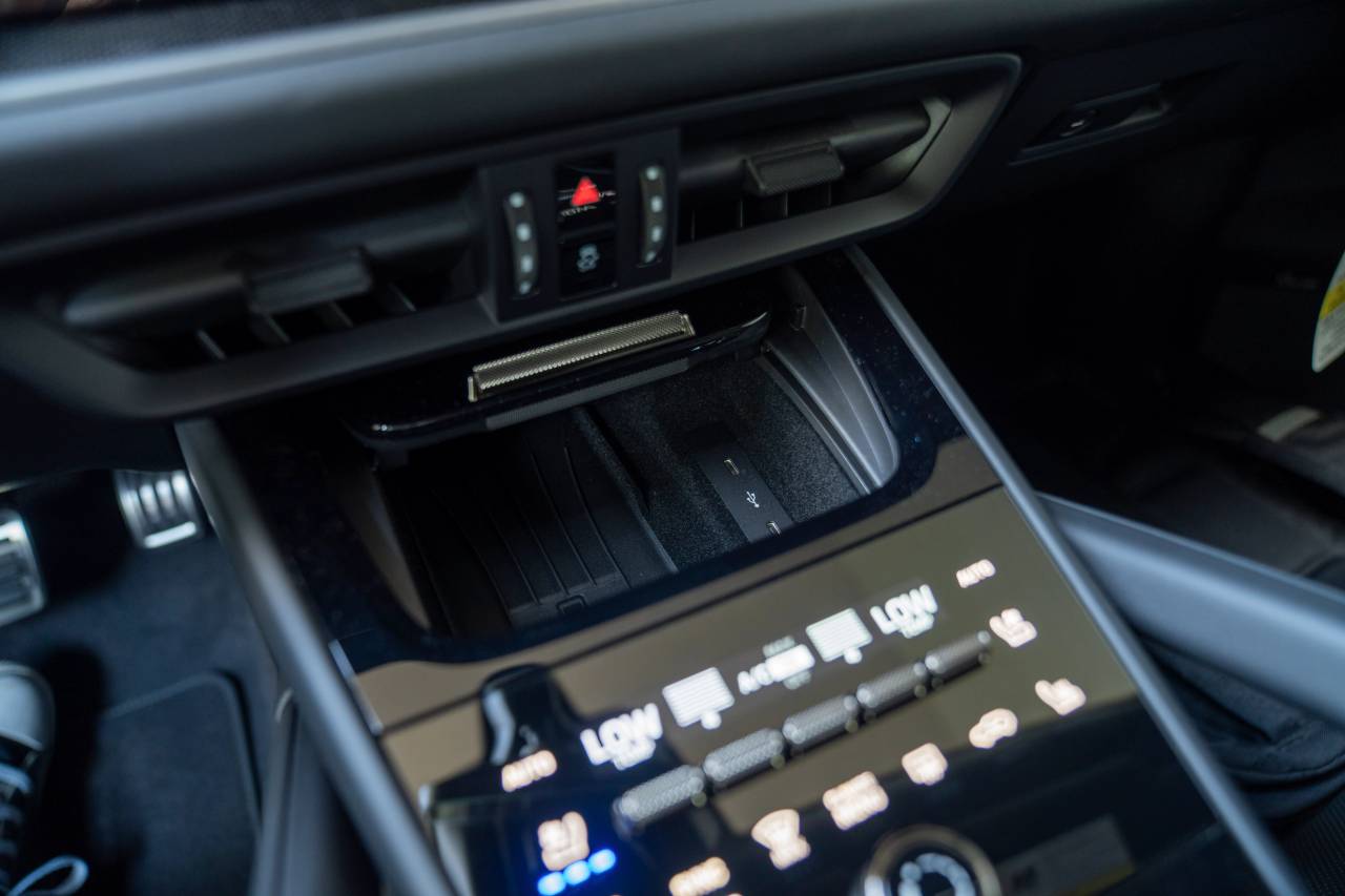 2025 Porsche Cayenne Turbo E-Hybrid Coupe photo 23