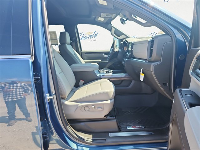 2025 Chevrolet Silverado 3500HD LTZ photo 13