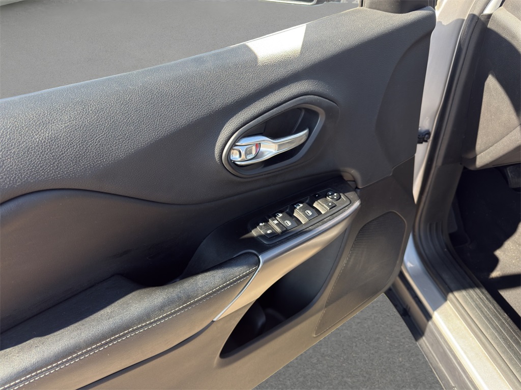 2019 Jeep Cherokee Latitude photo 12