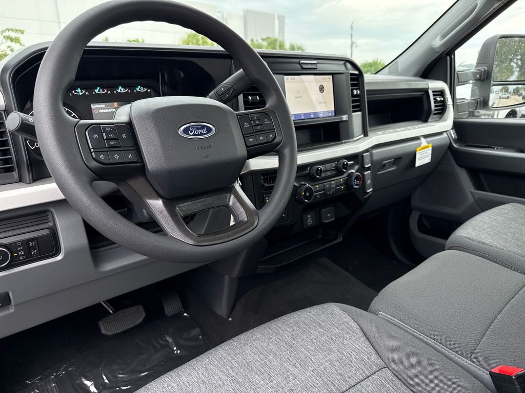 2025 Ford F-350 photo 4