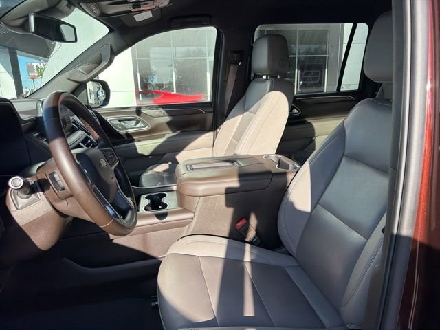 2023 Chevrolet Suburban LT photo 5