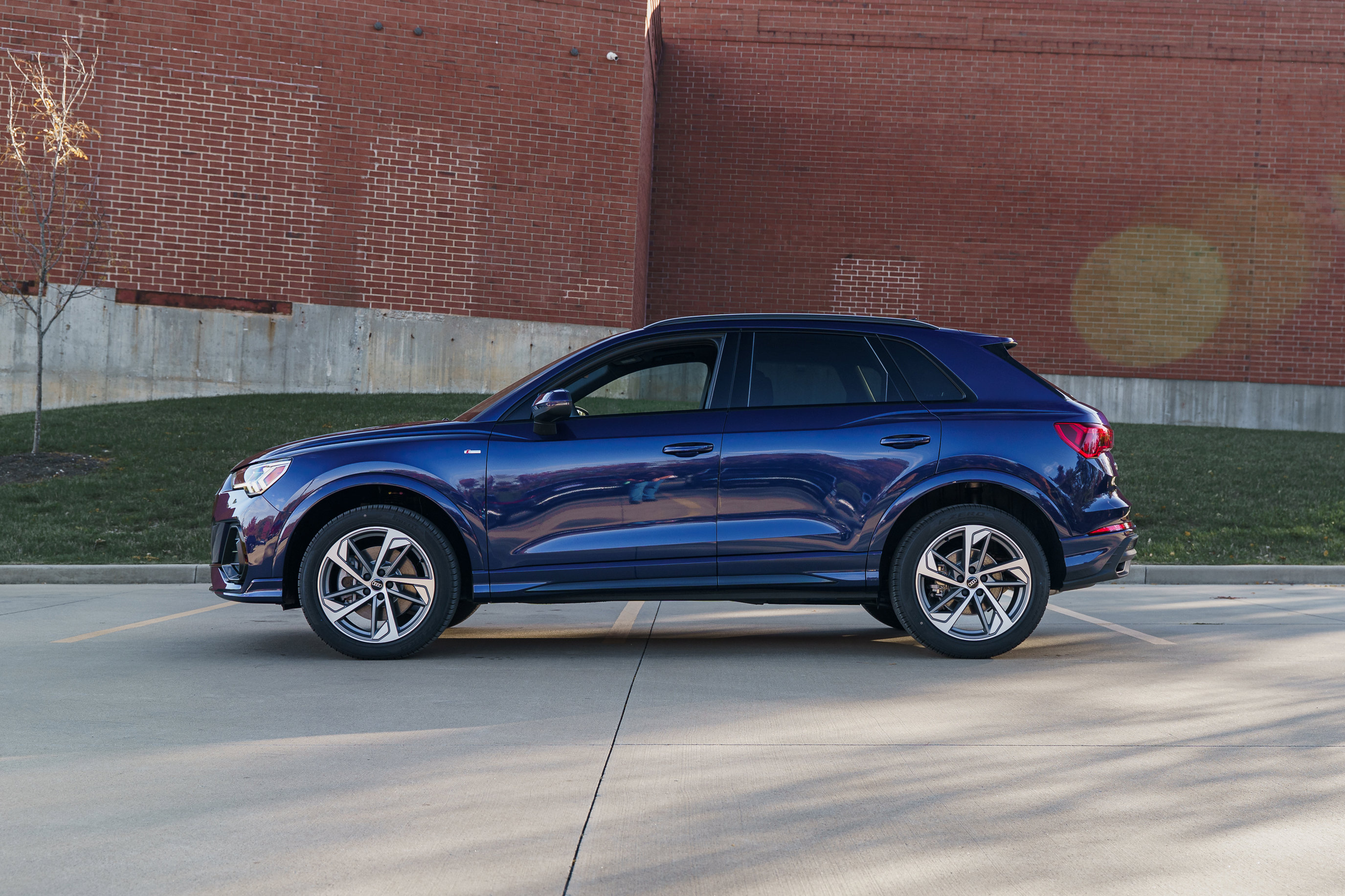 2025 Audi Q3 S line Premium photo 2