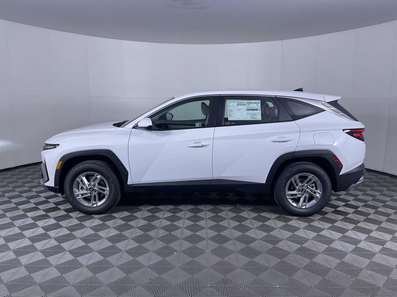 2025 Hyundai Tucson SE photo 8