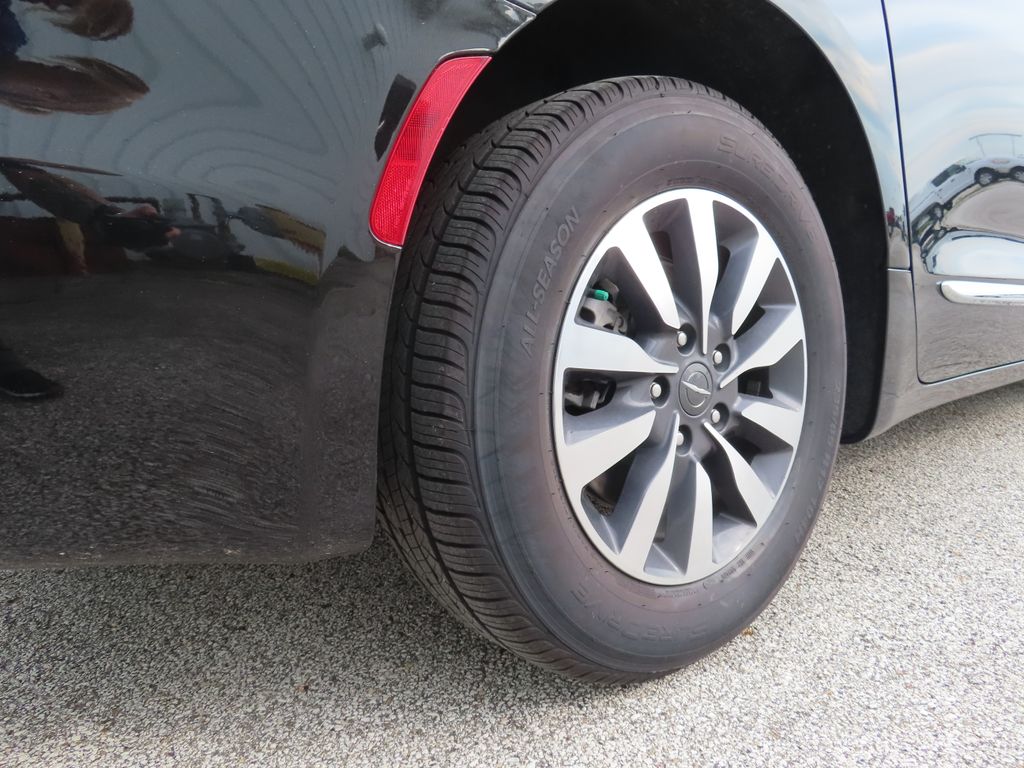 2023 Chrysler Pacifica Hybrid Limited photo 5