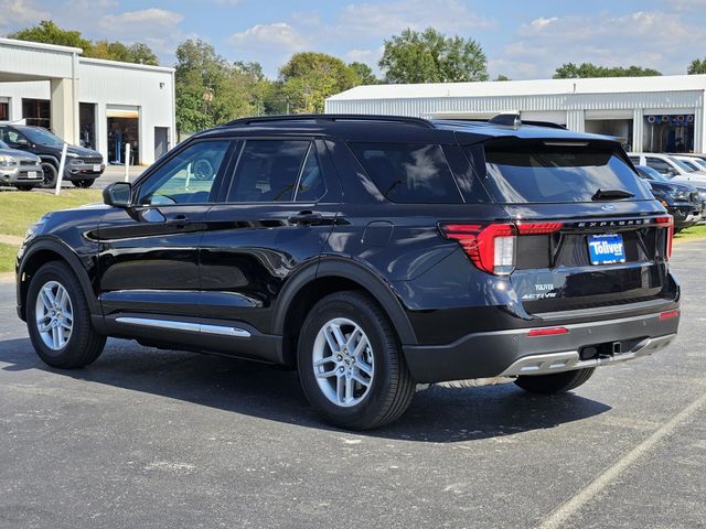 2025 Ford Explorer photo 2