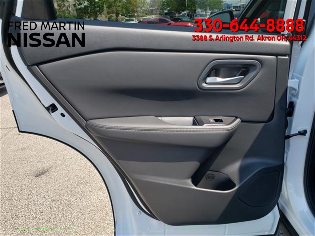 2025 Nissan Rogue SV photo 12