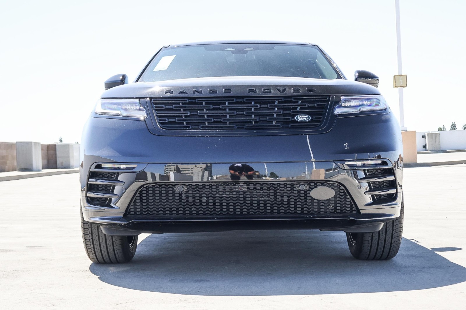 2026 Land Rover Range Rover Velar SE photo 2