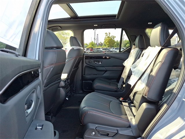 2025 Honda Pilot TrailSport photo 7