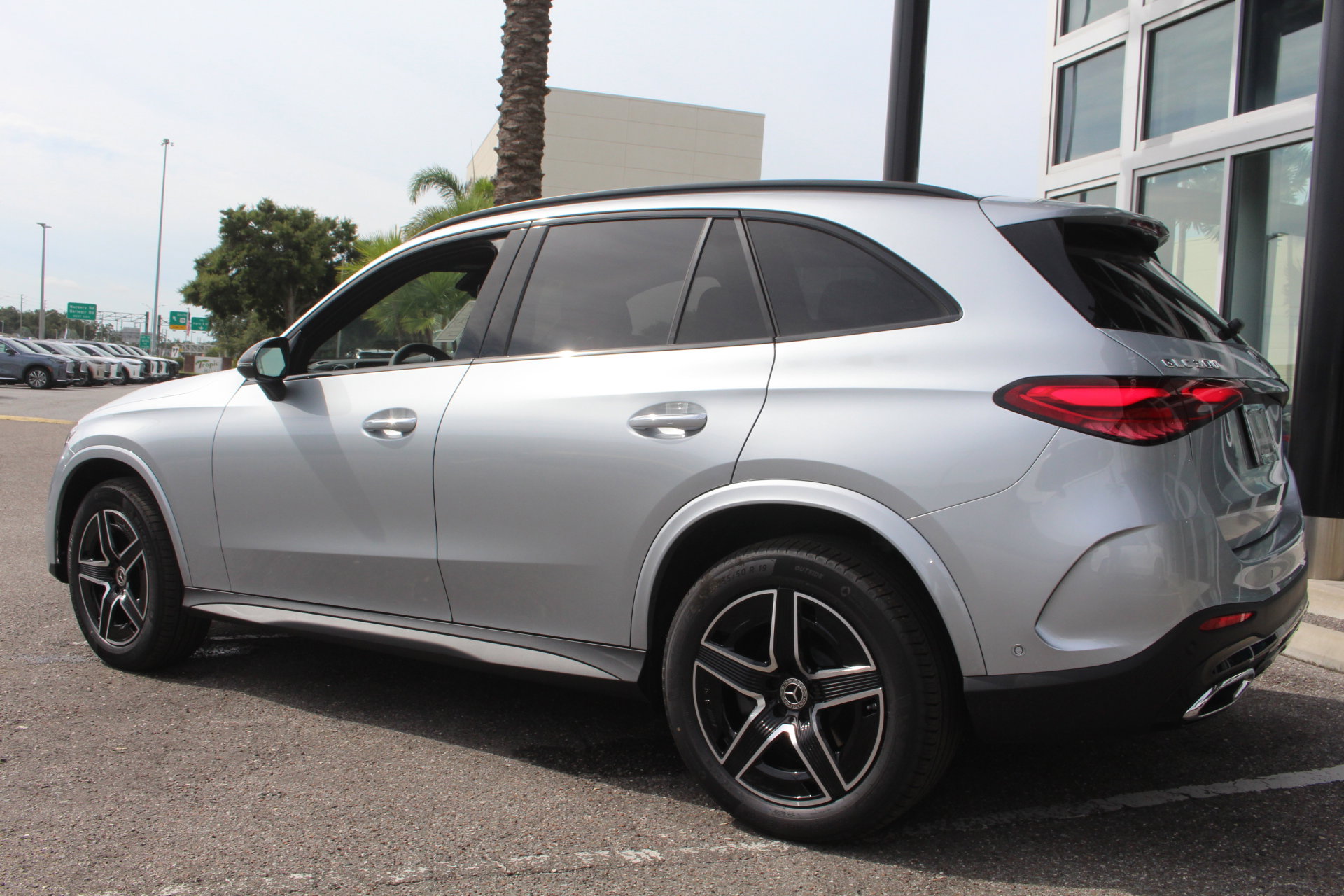 2026 Mercedes Benz GLC 300 photo 4