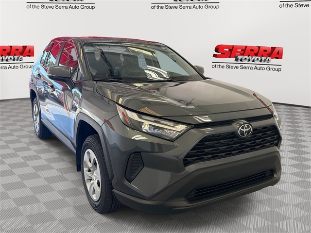 2025 Toyota RAV4 LE's photo