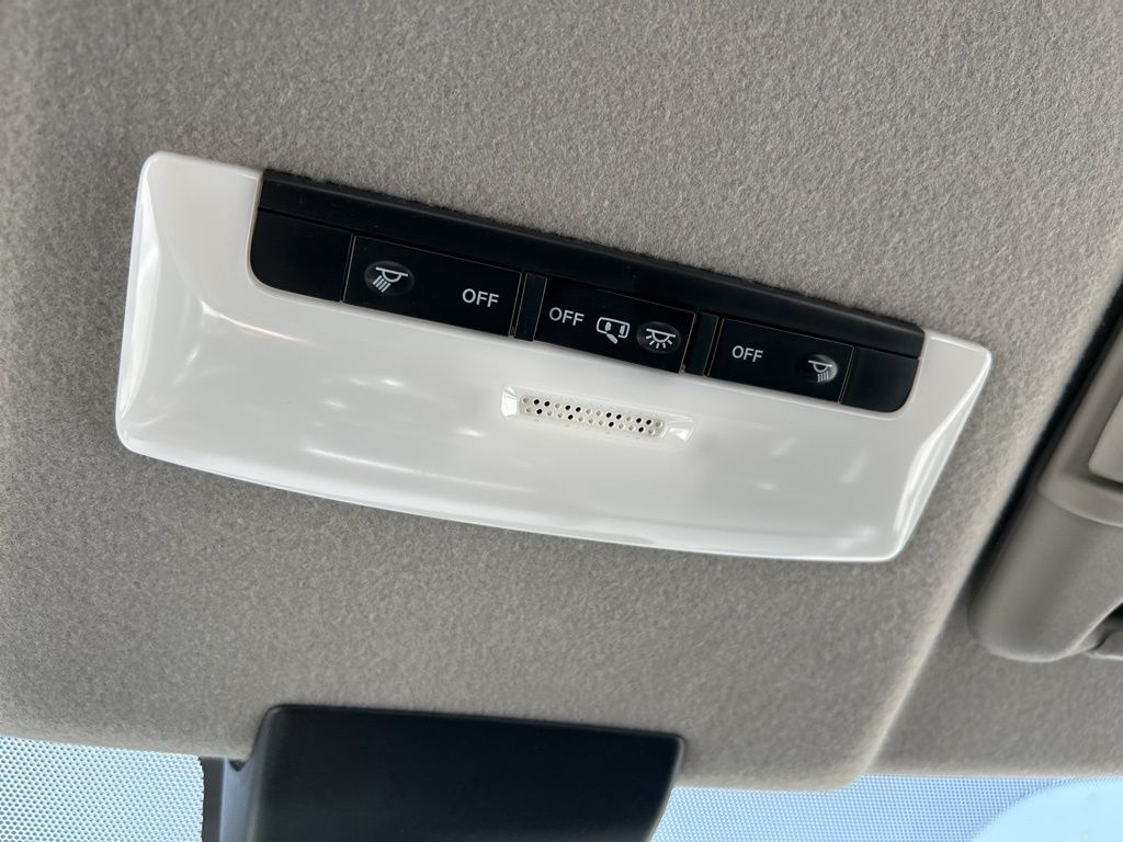 2025 Nissan Kicks Play S photo 30