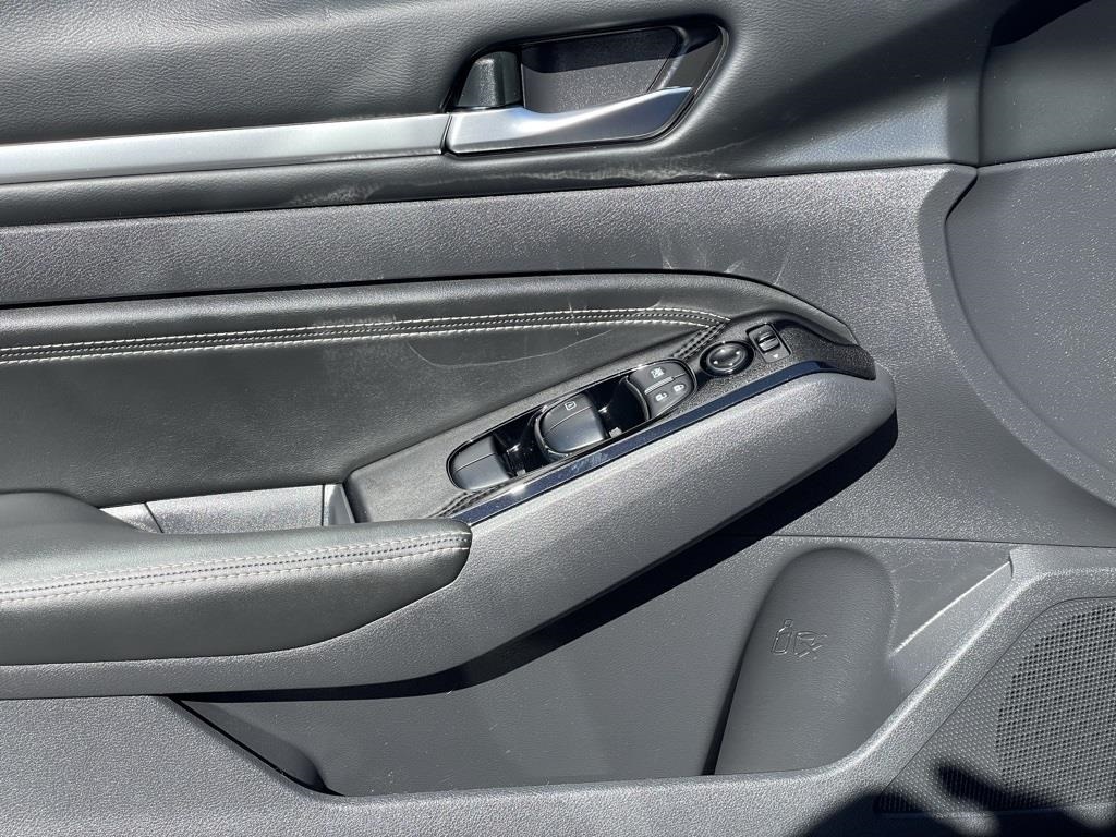 2021 Nissan Altima 2.5 SV photo 10