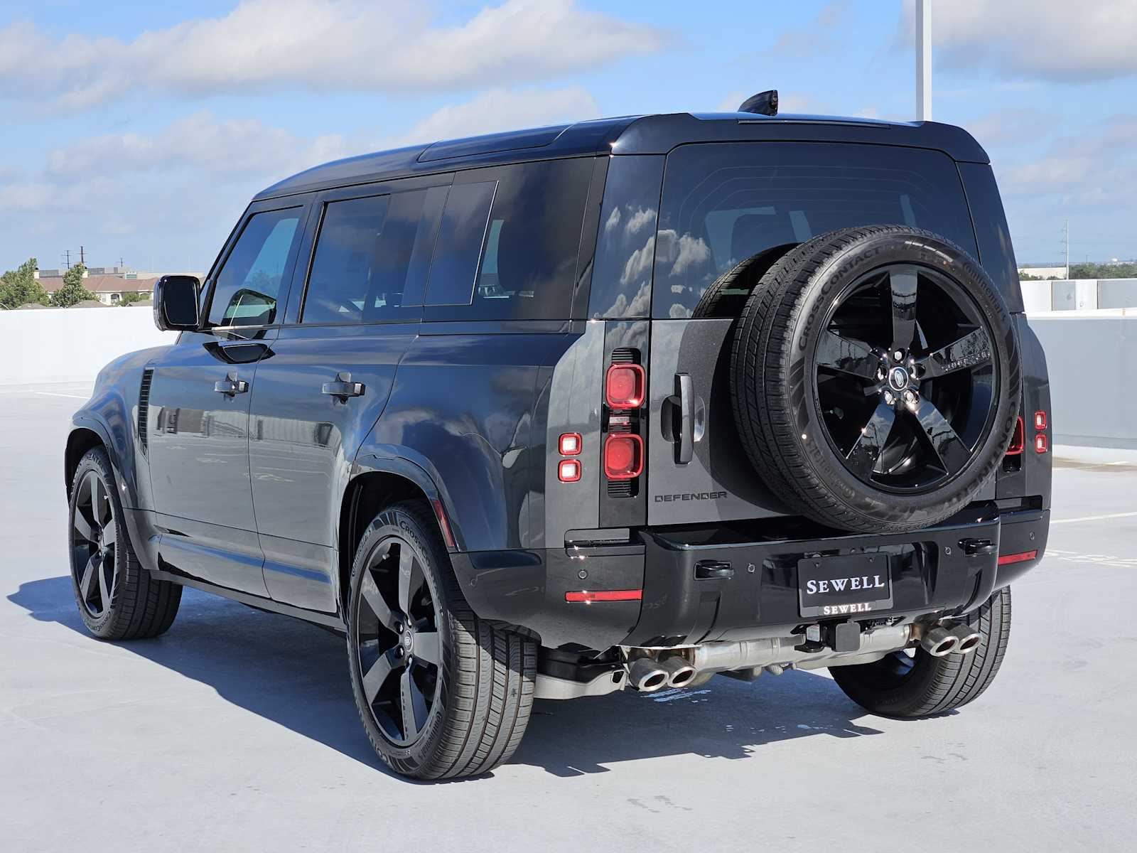 2025 Land Rover Defender 110 X-Dynamic SE photo 7