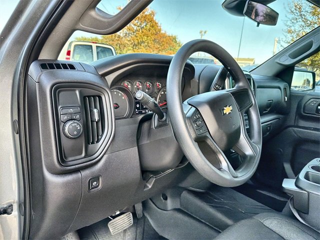 2025 Chevrolet Silverado 1500 Custom photo 2