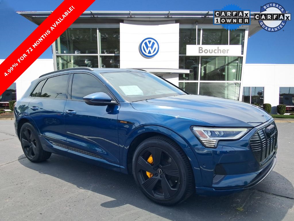 2022 Audi e-tron Premium Plus's photo