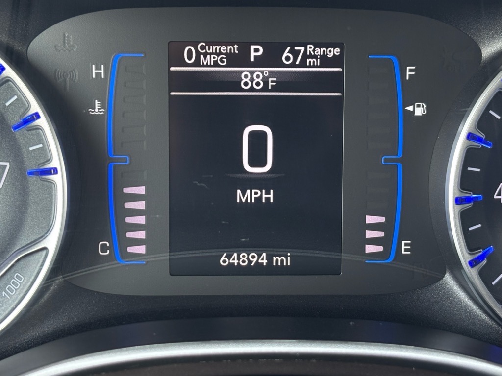 2023 Chrysler Voyager LX photo 13