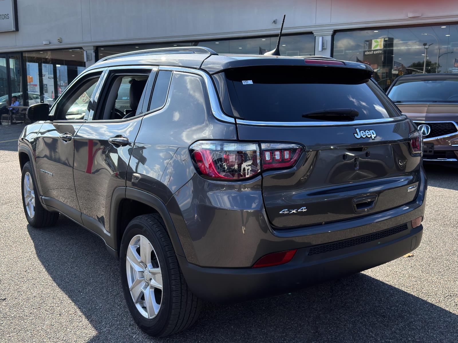 2022 Jeep Compass Latitude photo 3