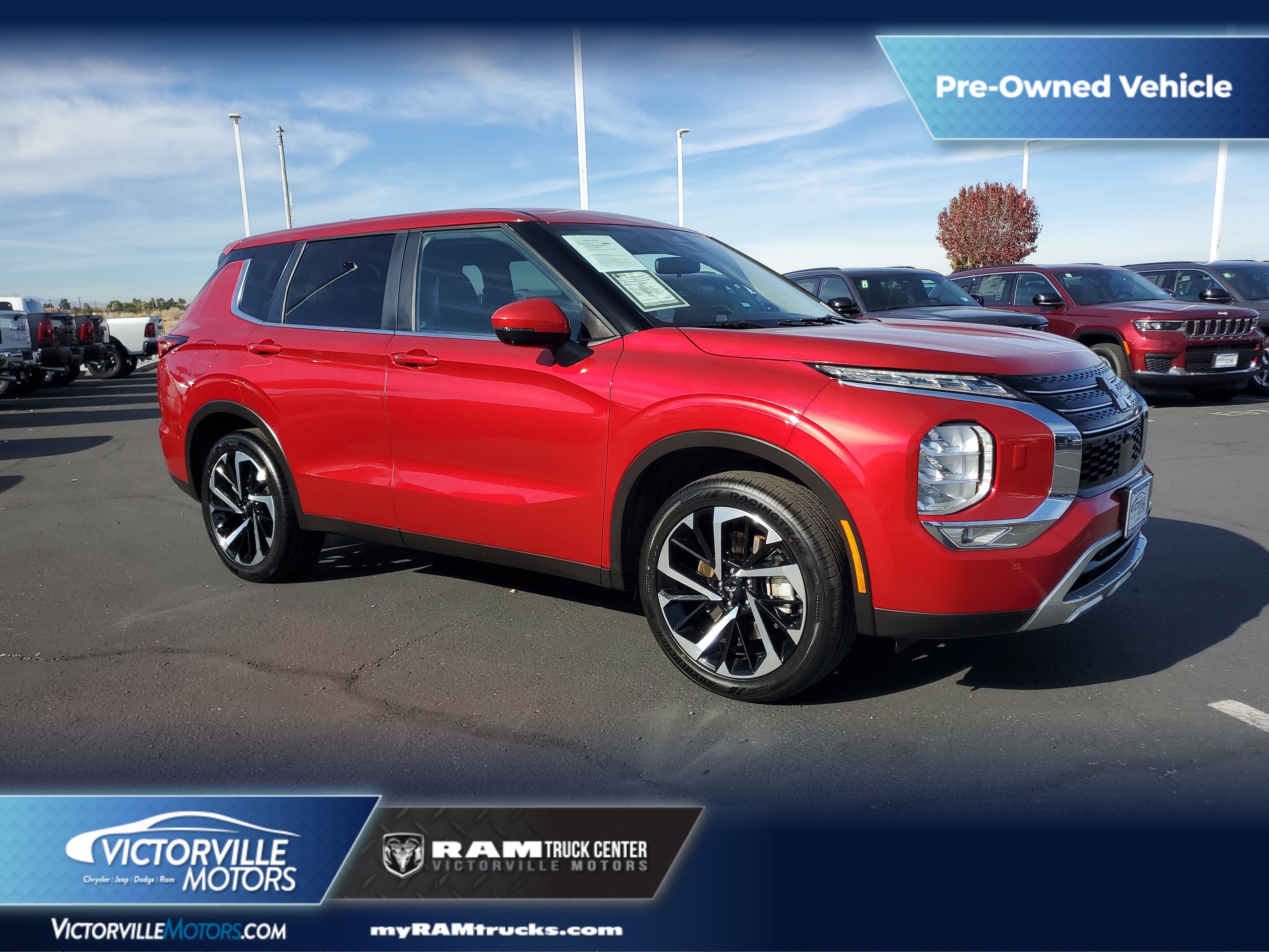 2024 Mitsubishi Outlander SE's photo