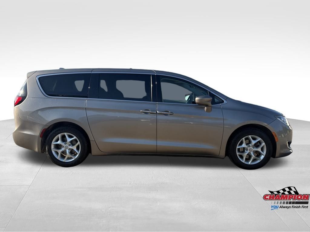 2018 Chrysler Pacifica Touring Plus photo 2