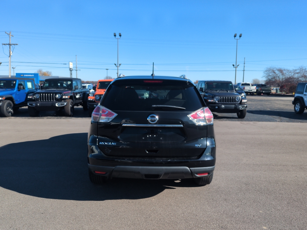 2016 Nissan Rogue SV photo 3