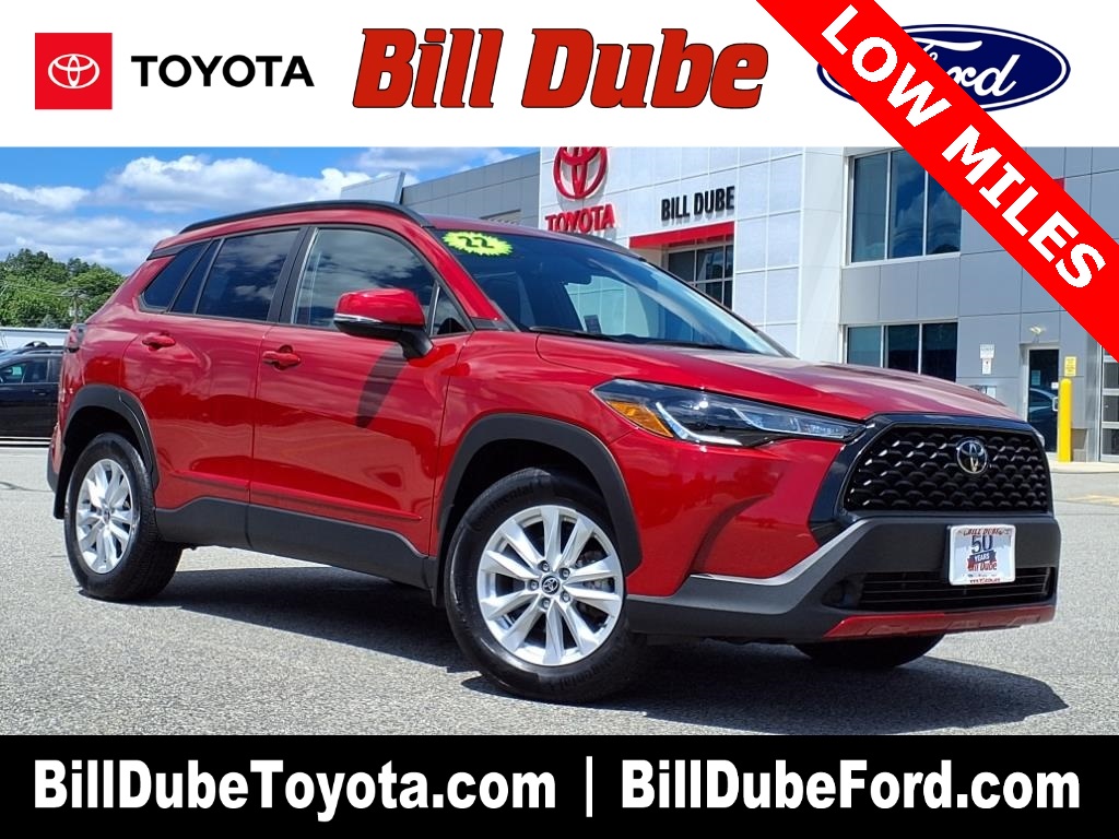 Used 2022  Toyota LE image 1