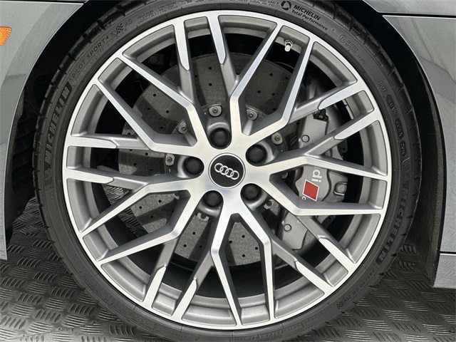 2017 Audi R8 5.2 Plus Quattro photo 2