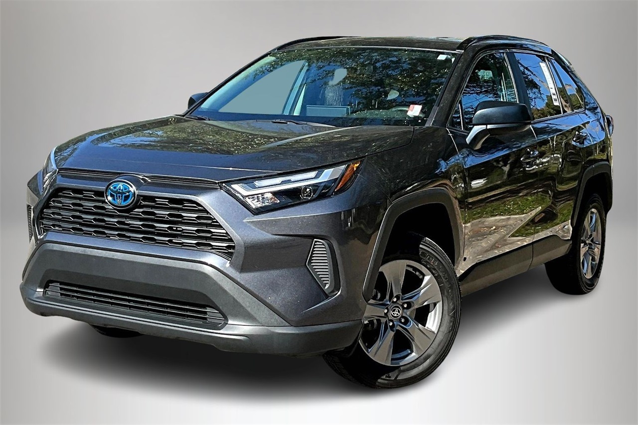 2024 Toyota RAV4 LE's photo